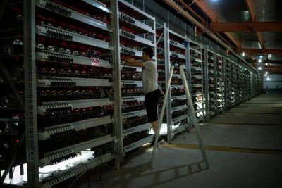 Iceriver mining farm with climate-controlled rigs